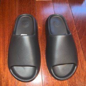 BRAND NEW‼️‼️ NEVER WORN BEFORE ‼️ in amazing condition